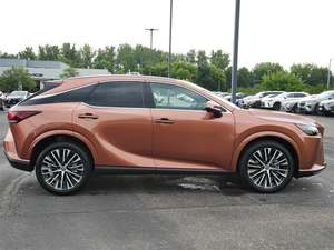 Lexus RX 350 Premium AWD SUV 2023, automático, asientos de cuero, techo corredizo, cámara trasera de 360°, motor turbo de 8L - Product Image 3