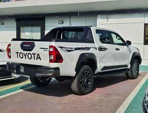 NUEVA TOYOTA HILUX ADVENTURE 2026, MOTOR DE GASOLINA DE 4.0L, TRANSMISIÓN AUTOMÁTICA, DOBLE CABINA, SUV DE 4 PUERTAS, FAROS LED TURBO - Product Image 4