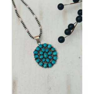 Pendentif en turquoise Kingman et argent sterling Sheila Becenti avec technologie d'incrustation à sertissage clos - Product Image 1