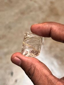 Piedra preciosa de topacio blanco natural con rutilo en el interior - Product Image 4