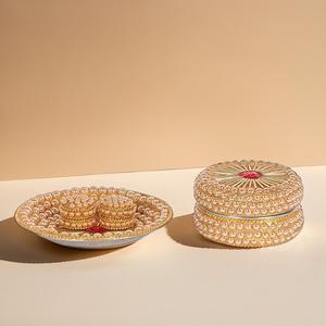 Perla de latón Pooja Thali con caja de frutas para bodas y festividades de Diwali - Product Image 1