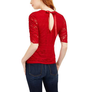 Camicetta Casual da Donna in Seta American Rag con Laccetti Posteriori e Design in Pizzo con Motivo Ricamato Rosso Scuro Taglie XL 4XL Disponibile anche Taglia Unica - Product Image 2