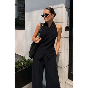 Ensemble deux pièces en lin avec détails Yaka Baglama - Blouse et pantalon - Marron - Marron - Product Image 1