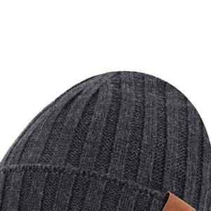Bonnets unisexes élégants et chauds en acrylique doux Parfait pour l'hiver, mode décontractée ou marque promotionnelle - Product Image 4