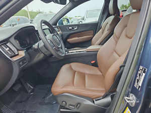 XC60 B5 2022 en perfecto estado, usado, bajo kilometraje, transmisión automática, asientos de cuero, sin accidentes y listo para enviar. - Product Image 2