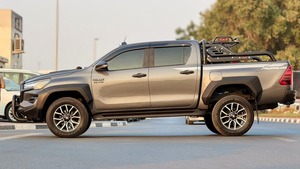 Usado para Hilux Doble Cabina 4x4 Diésel Automático Turbo Camioneta con Volante a la Izquierda, Ruedas de Aleación de Aluminio R18, Vehículo Utilitario - Product Image 5