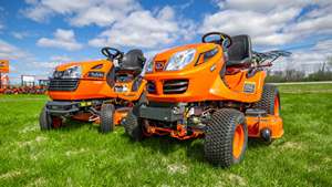 เครื่องตัดหญ้าแบบนั่งขับ Kubota รุ่น GR2120-54 ขนาด 21 แรงม้า เครื่องยนต์ดีเซล 3 สูบ พร้อมมอเตอร์ปั๊มและลูกปืน - Product Image 2