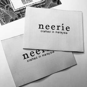 Etiqueta tejida de ropa de marca personalizada 100, alta calidad, 2x5cm, etiqueta de tela para ropa, logotipo, técnica de estampado en caliente, pliegue final/centro - Product Image 2