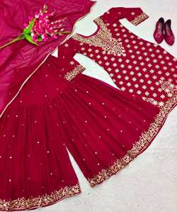 Eleve su armario con nuestra colección de ropa femenina, que ofrece piezas sofisticadas y modernas. - Product Image 2