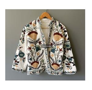 Nueva chaqueta acolchada corta de invierno con bordado Suzani, regalo Unisex con relleno de algodón tejido - Product Image 1