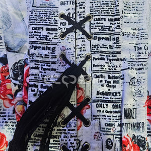 Corsé Sublimado Personalizado con Estampado de Periódico Vintage, con Varillas de Acero, con Diseño de Rosa Roja y Marilyn Monroe - Product Image 5