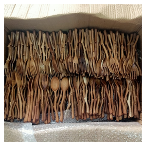 Cuillère en bois naturel de haute qualité pour la cuisson en remuant le service disponible en plusieurs tailles et styles Cuillère en bois cuisson - Product Image 5