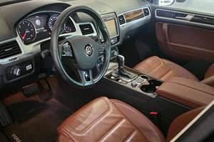 Magnifique Volkswagen Touareg TDI Lux Turbodiesel V6 AWD 2015 avec transmission automatique - Product Image 2
