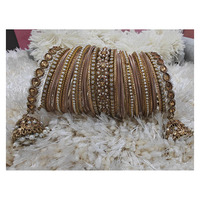 Nouveaux ensembles de Chudiyan pour mariée à prix abordable, couleur rose, bracelets élégants avec Jhumka pendante. Petites modifications possibles.