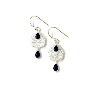 Pendentif Goutte d'Eau en Or Plaqué Saphir de 3,1 Grammes avec Motifs Géométriques pour Mariages et Fêtes, Orné de Perles, Diamants et Moissanite - Product Image 1