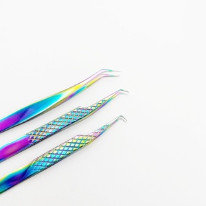 Pince à épiler russe en acier inoxydable à 45 et 90 degrés avec prise en diamant Couleur arc-en-ciel durable pour les extensions de cils - Product Image 4