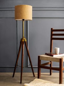 Lampe sur pied rustique en noyer élégante et stylée avec base en bois brun, tissu multicolore, style antique, vente en gros - Product Image 6