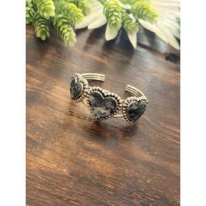Brazalete de Moda con Forma de Corazón de Plata de Ley y Búfalo Blanco de David Lopez - Product Image 3