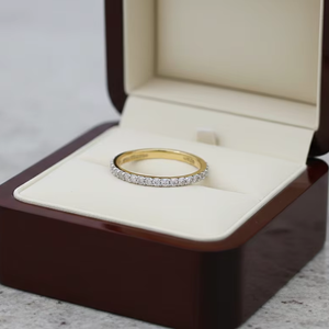 แหวนทองคำหรูหราแบบครึ่งวง ดีไซน์ทันสมัย เครื่องประดับชั้นดี แหวนแต่งงานสำหรับผู้ชาย ของขวัญสำหรับงานหมั้นและวันครบรอบ - Product Image 3