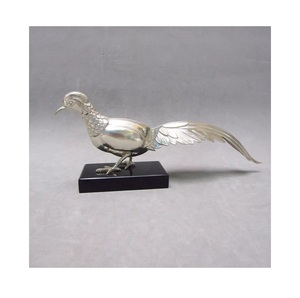 Sculpture en aluminium moulé inspirée d'un design intemporel, d'une harmonie créative, d'un mouvement fluide et d'une artisanat contemporain durable. - Product Image 1