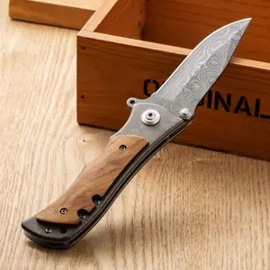 Couteau de survie pour la chasse et le camping en plein air avec manche en bois d'olivier couteau d'autodéfense de poche à lame damas Vente en gros