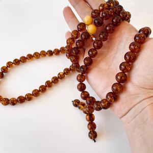 Mala bouddhiste en ambre naturel cognac doré, 108 perles - Product Image 5