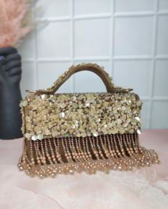 Sac à main unique pour mariée avec broderie en perles et en daim pour femmes, pour les mariages et les fêtes, en provenance d'Inde - Product Image 1