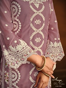 La plupart des tendances à la mode haute sur demande Organza doux avec broderie Salwar costume achats en ligne Inde - Product Image 3