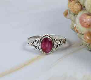 Anillo de Rubí Natural Clásico de Diseño, Corte Ovalado, Engaste en Bisel, Plata de Ley 925, Hecho a Mano, Rubí Rojo Indio Facetado Grande, para Boda - Product Image 1
