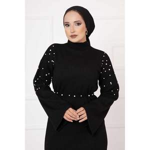 Robe de perle noire à épaules dénudées pour carrière - Product Image 2