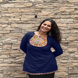 Festival Special Short Kurti en Heavy Rayon Gamthi Lace con espejo para un aspecto tradicional y moderno - Product Image 1