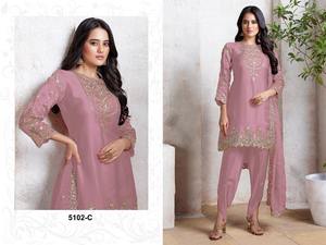 Diseñador estilo Dhoti Salwar Kameez Chinon con bordado trabajo completo cosido paquistaní disponible en cantidad a granel - Product Image 2