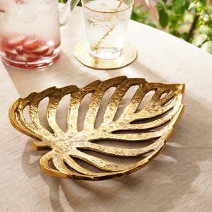 Plateau en aluminium design feuille moderne avec finition dorée Décoration élégante de table de service de fruits pour les cadeaux de fête - Product Image 4