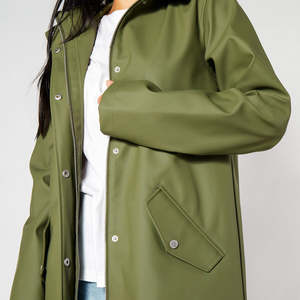 Imperméable universel en toile à capuche avec fermeture éclair, respirant et imperméable, avec logo personnalisé sur le devant - Product Image 3