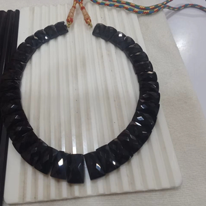Collier à bavette en onyx noir naturel, collier égyptien Cléopâtre Collier à facettes en onyx - Product Image 1