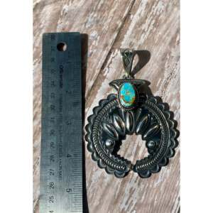 จี้เงินแท้รูปงูงาช้างสีฟ้าคราม Kings Manassa ชุบโรเดียมแบบฝังขอบ - Product Image 3