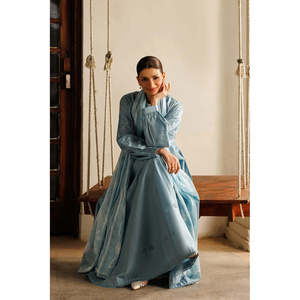 Ensembles pour femmes IZNIK-3PC, robe brodée Chikankara en tissu lawn avec dupatta imprimé en mousseline et pantalon teinté - BIC-4887 - Product Image 4