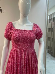 ชุดเดรสลายดอกไม้โบฮีเมียนลำลองสีชมพูฤดูร้อนดีไซน์ใหม่ชุดเดรสยาวหรูหราเซ็กซี่เป็นมิตรกับสิ่งแวดล้อมยั่งยืนวันหยุด6XL - Product Image 2