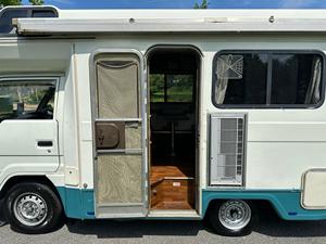 Offre exceptionnelle : Toyota Hiace Coleman Camper 1992, prêt à être expédié - Product Image 3