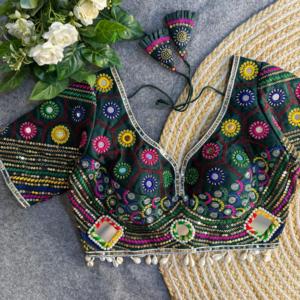 Blusa confeccionada de seda italiana pesada de primera calidad con espejo múltiple real y estilo Kolkata de trabajo manual perfecto para la colección navratri - Product Image 3