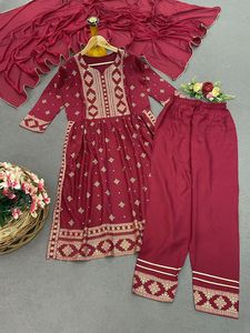 Presentando nuevo conjunto de traje hermoso de rayón y ropa informal Dupatta fácil de manejar uso diario trajes de vestir tradicionales conjunto Kurti - Product Image 3