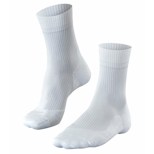 Vente en gros de chaussettes athlétiques personnalisées avec logo Chaussettes confortables unisexes et respirantes de couleur unie pour hommes Placement du logo du bas - Product Image 1