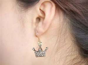 Boucles d'oreilles élégantes en acier inoxydable Bijoux légers et élégants pour le bureau, le collège et les loisirs disponibles à la vente - Product Image 4