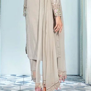 Costume Salwar Kameez de style traditionnel pakistanais pour femmes 2025 en soie pour la fête - Product Image 6