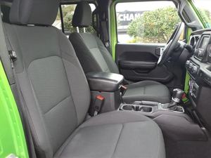 รถจี๊ป แรงเลอร์ อันลิมิเต็ด สปอร์ต เอส ปี 2018 ขับเคลื่อน 4 ล้อ พวงมาลัยซ้าย มาตรฐานไอเสียยูโร 4 วิ่ง 50,000-75,000 ไมล์ 150-200 แรงม้า - Product Image 3