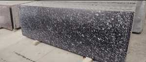 แผ่นหินแกรนิตเหรียญสีดำของอินเดียพร้อมการออกแบบที่ทันสมัยเคาน์เตอร์พื้นห้องครัวขัดเงาแบบกำหนดเองขายส่ง FOB อินเดีย - Product Image 4