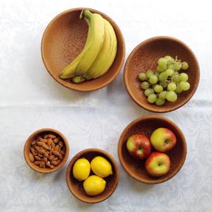 Vente en gros de bols en bois de cocotier du Vietnam bols en bois de noix de coco de différentes tailles pour servir la salade - Product Image 6