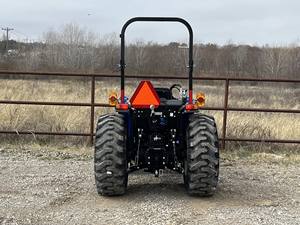 Para New Holland Workmaster 25 4WD Tractor con retroexcavadora modelo 2024 a la venta centrado en el componente del núcleo del motor - Product Image 4