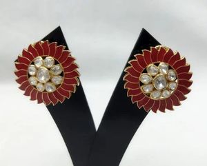 Pendientes de tuerca de esmalte rojo Polki chapados en oro antideslustre de Plata de Ley 925, joyería hipoalergénica perfecta para todas las ocasiones - Product Image 2