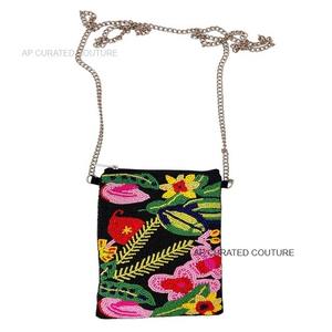 Elégant sac mobile bohème perlé à la main pour femmes inspiré des vagues de l'océan pour les vacances à la plage de fabrication indienne - Product Image 2